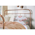 Cama con panel de lamas de metal