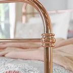 Cama con panel de lamas de metal