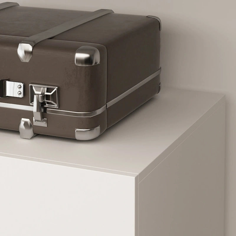 Armario de 70.9" de alto x 63" de ancho con 4 puertas y barra para colgar, blanco