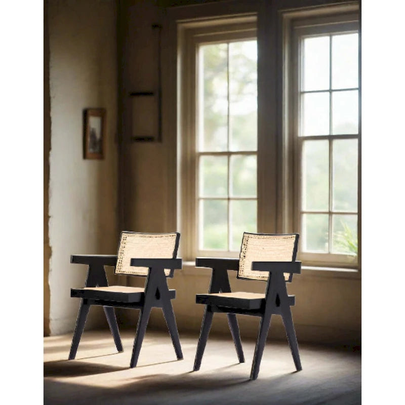 Sillón con brazos de mimbre